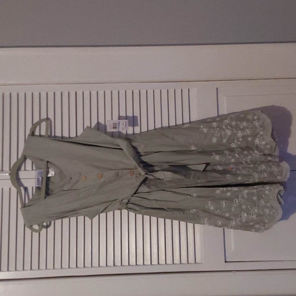 B2 NWT WOMEN'S OLIVE SLEEVELESS DRESS